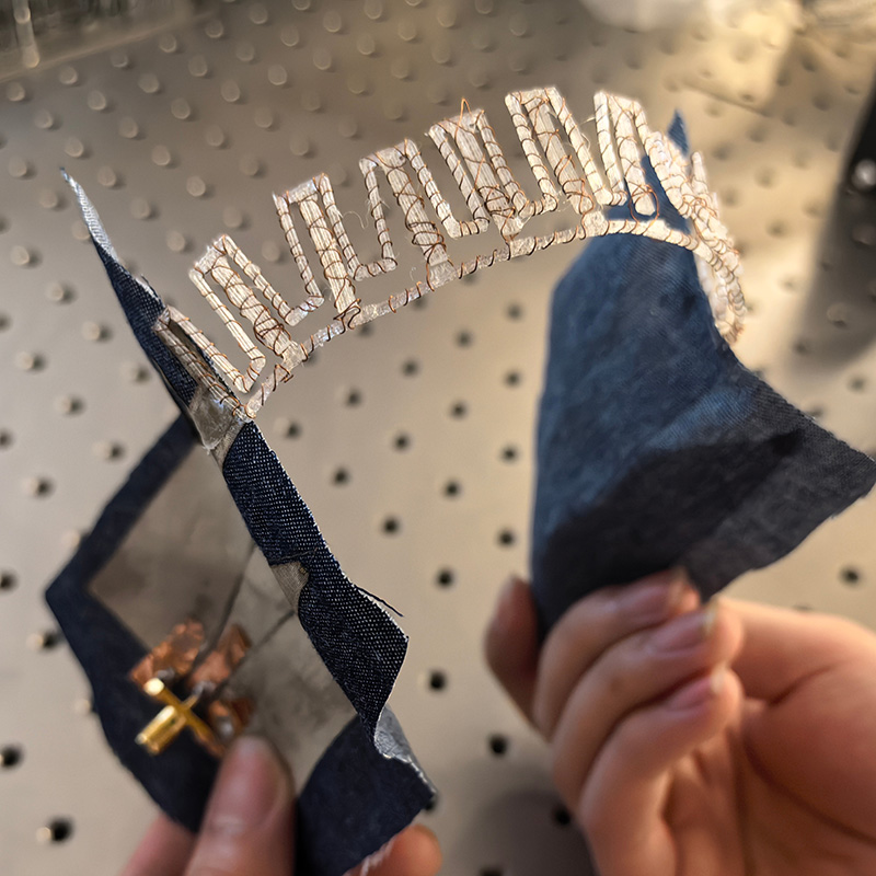 Stretchable waveguides maintain stable transmission even when bent or twisted