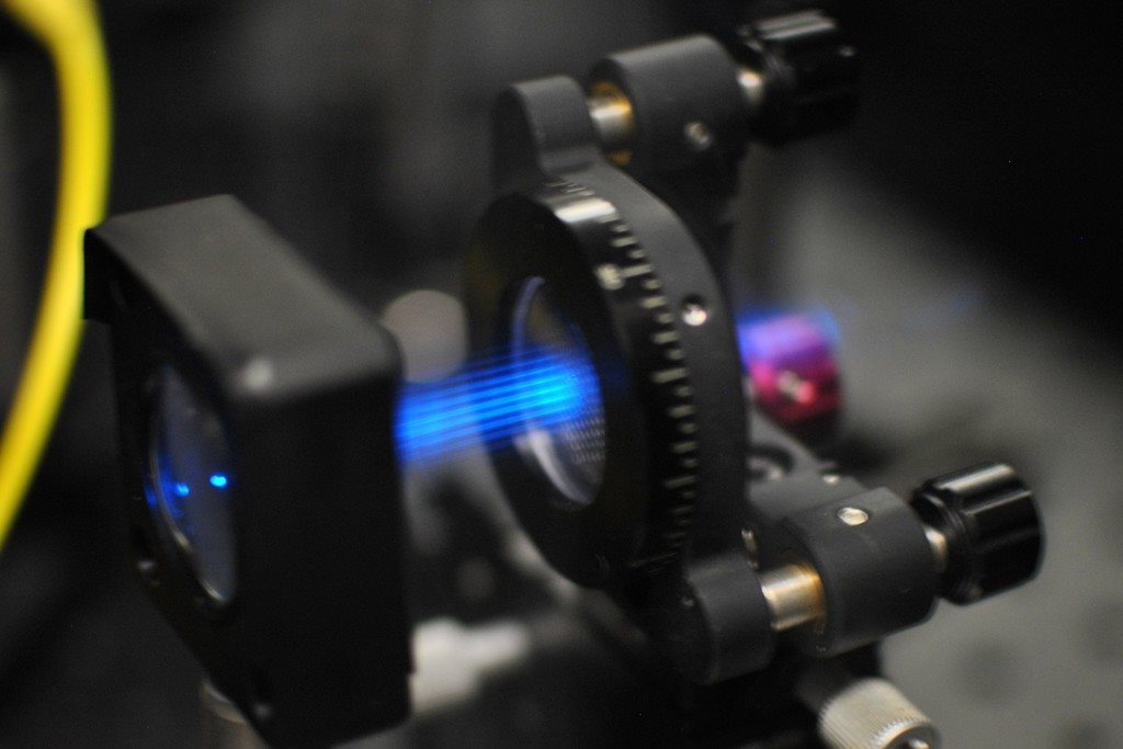 A lenslet array, which consists of silicone molding and a UV curable clear resin for super-resolution imaging. The individual lenslet laser beams are distinguishable in the image.