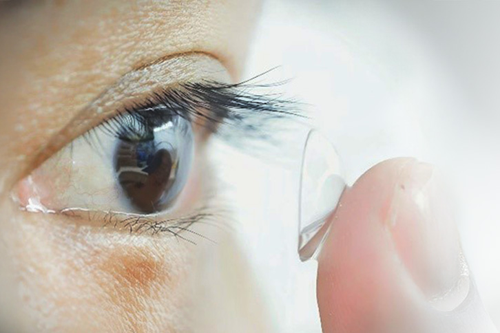 Image of eye and soft contact lens